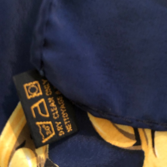 Chanel rue de Cambion scarf - Picture 5 of 8